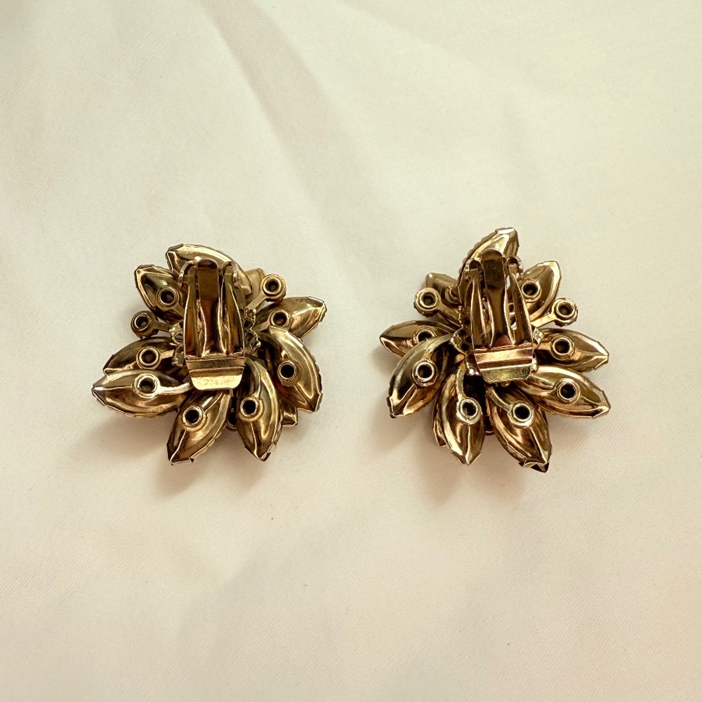Vintage Rivited Brown Glass and Brown AB Clip Earrings Flower Cluster Design - Picture 6 of 14